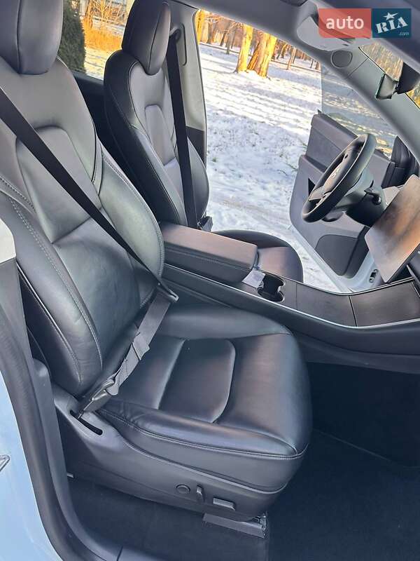 Внедорожник / Кроссовер Tesla Model Y 2020 в Львове