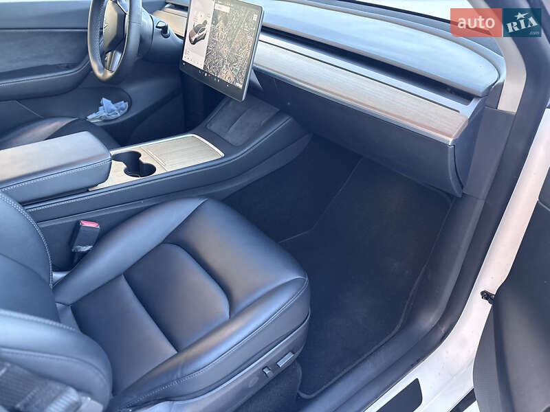 Внедорожник / Кроссовер Tesla Model Y 2021 в Ивано-Франковске