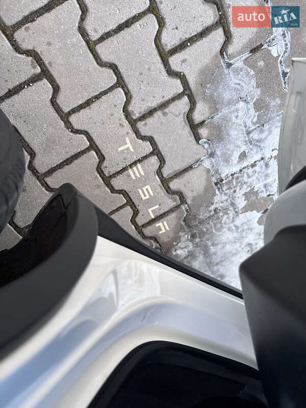 Внедорожник / Кроссовер Tesla Model Y 2021 в Ивано-Франковске