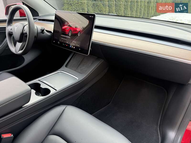 Внедорожник / Кроссовер Tesla Model Y 2024 в Ивано-Франковске