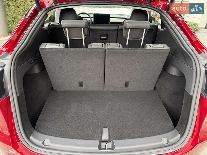 Внедорожник / Кроссовер Tesla Model Y 2024 в Ивано-Франковске