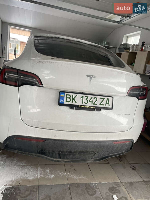 Tesla Model Y 2022