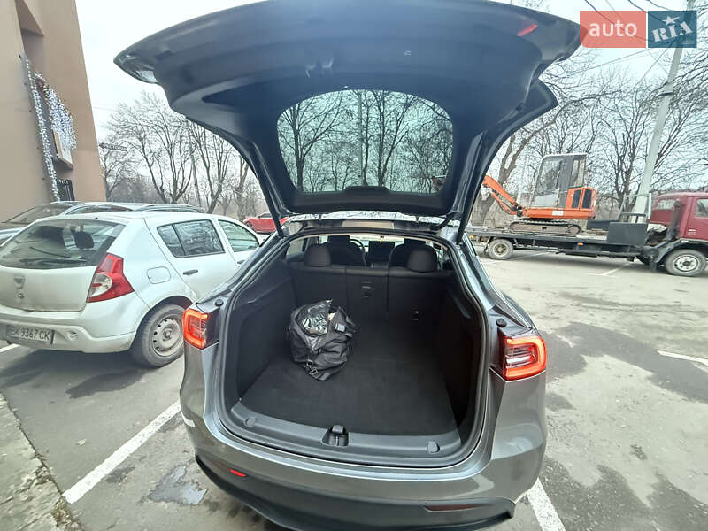 Внедорожник / Кроссовер Tesla Model Y 2025 в Ровно