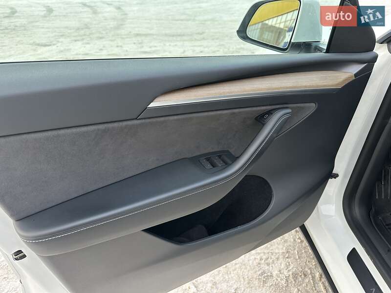 Внедорожник / Кроссовер Tesla Model Y 2022 в Житомире