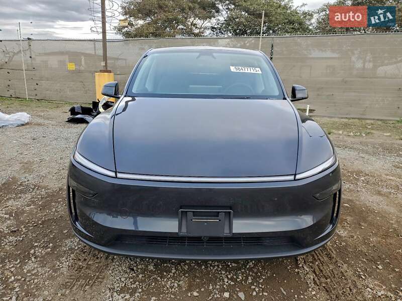 Внедорожник / Кроссовер Tesla Model Y 2025 в Киеве