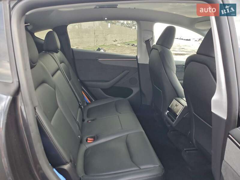 Внедорожник / Кроссовер Tesla Model Y 2025 в Киеве