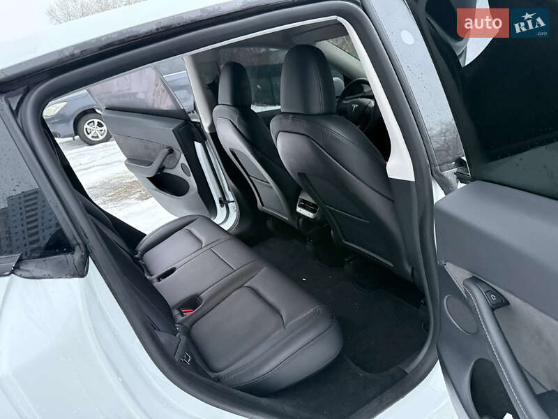 Внедорожник / Кроссовер Tesla Model Y 2024 в Киеве