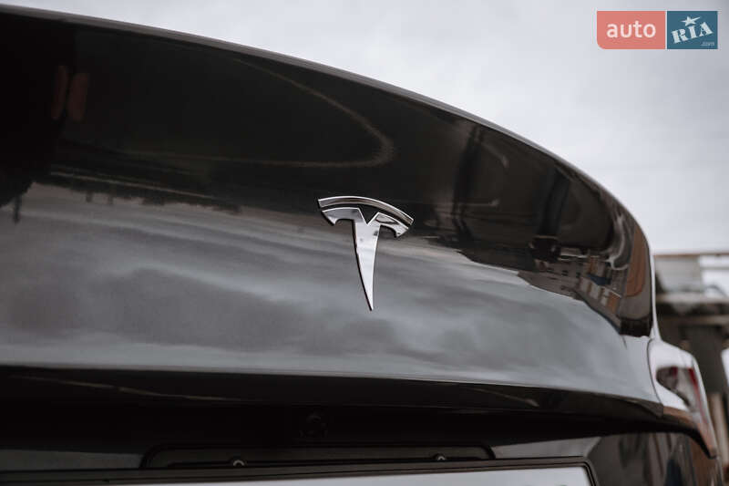 Внедорожник / Кроссовер Tesla Model Y 2024 в Запорожье