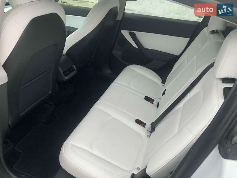 Позашляховик / Кросовер Tesla Model Y 2021 в Києві