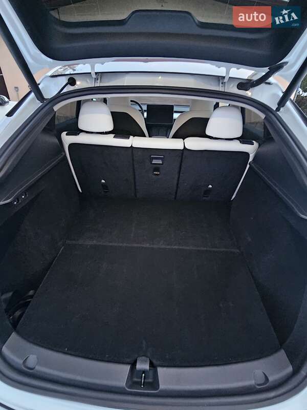 Внедорожник / Кроссовер Tesla Model Y 2023 в Львове