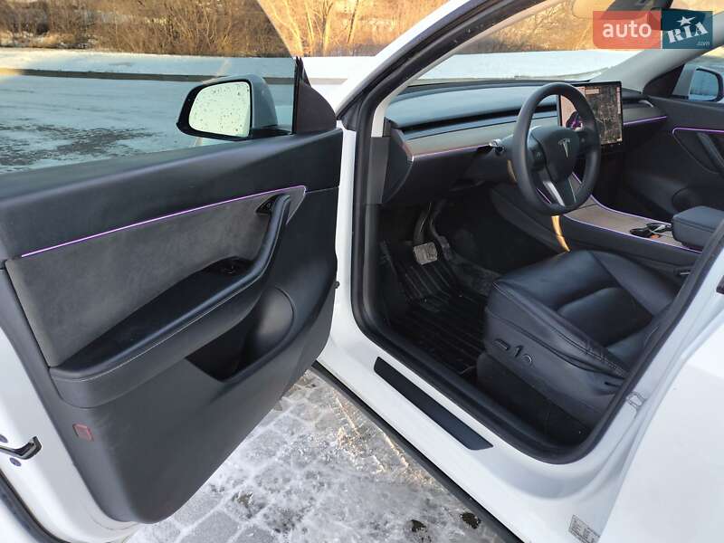 Позашляховик / Кросовер Tesla Model Y 2021 в Львові