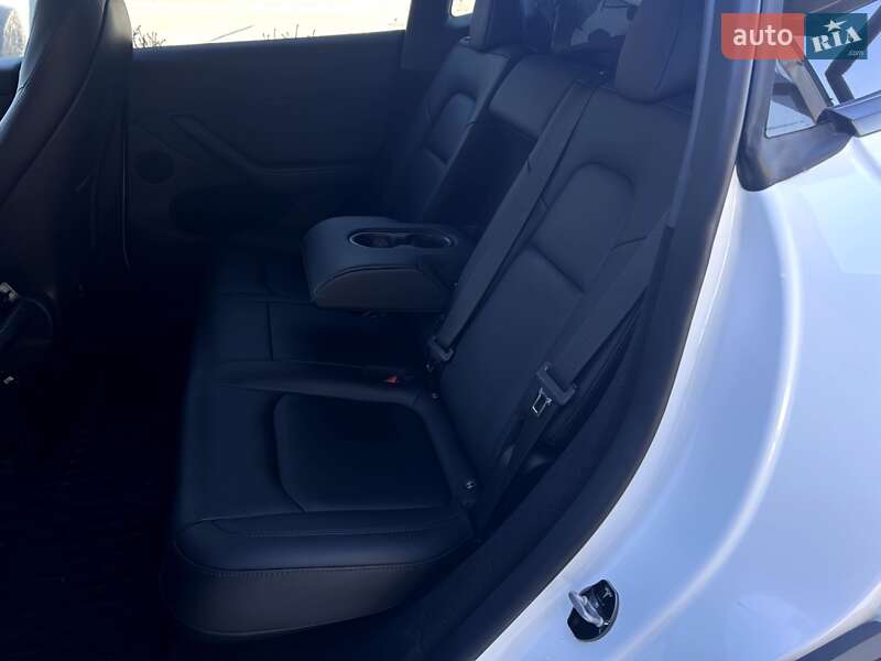 Внедорожник / Кроссовер Tesla Model Y 2023 в Львове