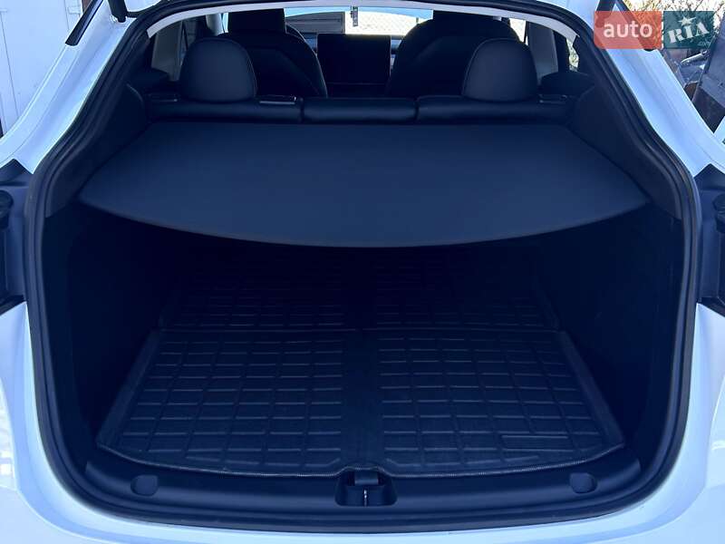 Внедорожник / Кроссовер Tesla Model Y 2023 в Львове