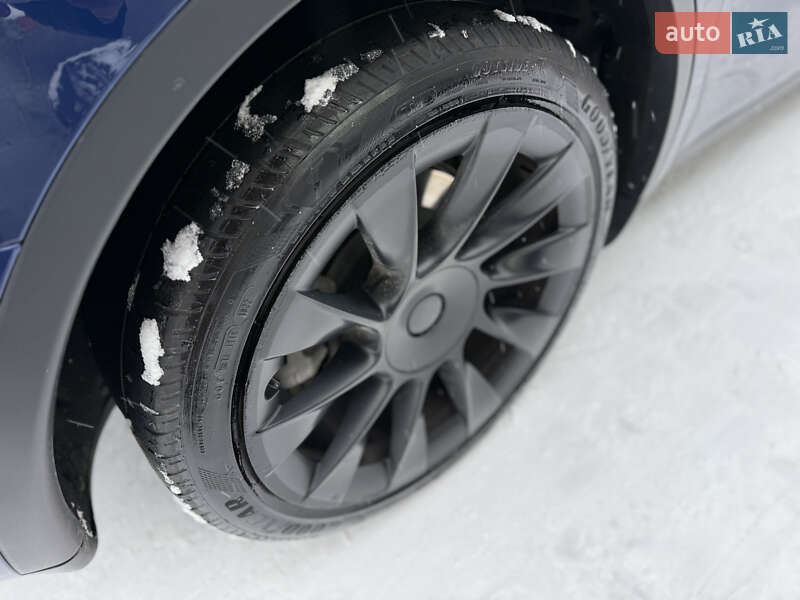Внедорожник / Кроссовер Tesla Model Y 2021 в Львове