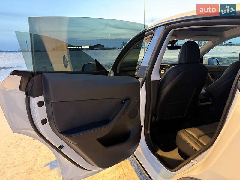 Внедорожник / Кроссовер Tesla Model Y 2022 в Львове