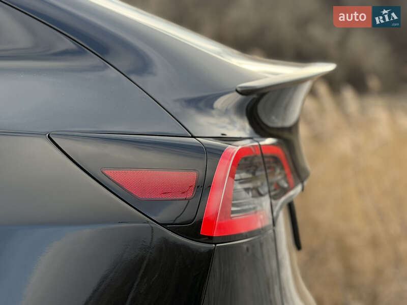 Позашляховик / Кросовер Tesla Model Y 2021 в Дніпрі