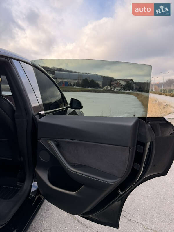 Позашляховик / Кросовер Tesla Model Y 2021 в Дніпрі