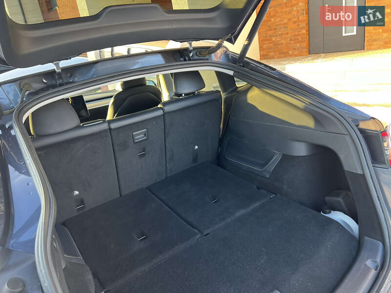 Внедорожник / Кроссовер Tesla Model Y 2021 в Ровно