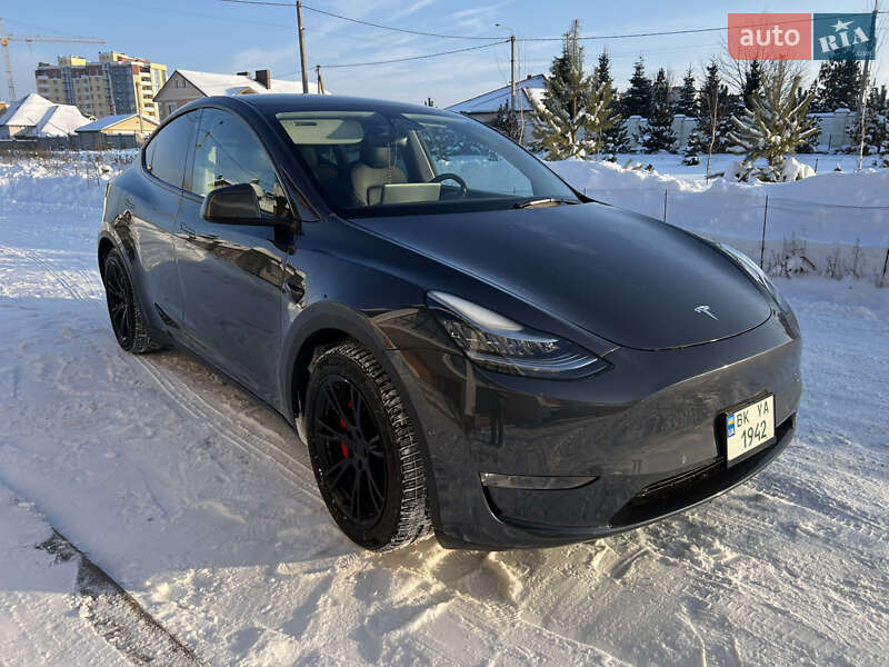 Внедорожник / Кроссовер Tesla Model Y 2021 в Ровно