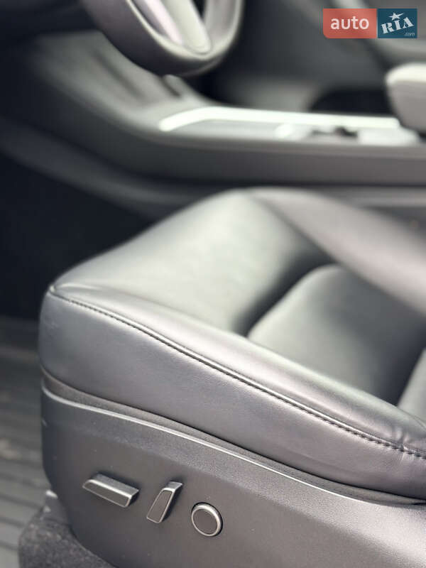 Внедорожник / Кроссовер Tesla Model Y 2023 в Киеве