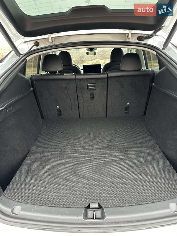 Внедорожник / Кроссовер Tesla Model Y 2023 в Киеве