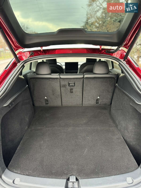 Внедорожник / Кроссовер Tesla Model Y 2024 в Новомосковске