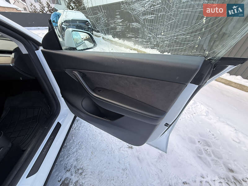 Внедорожник / Кроссовер Tesla Model Y 2021 в Львове