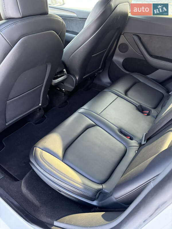 Внедорожник / Кроссовер Tesla Model Y 2022 в Киеве