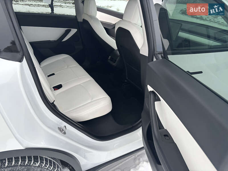 Внедорожник / Кроссовер Tesla Model Y 2021 в Черновцах