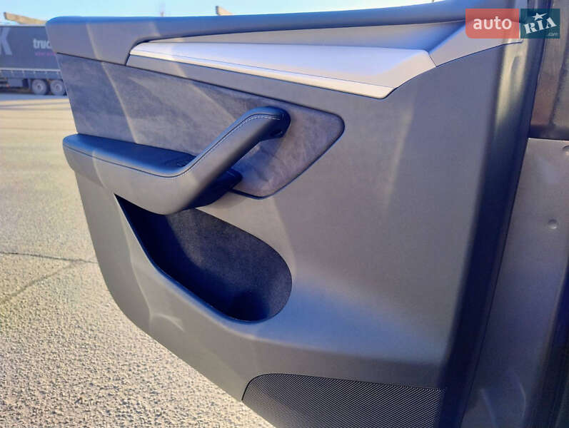 Внедорожник / Кроссовер Tesla Model Y 2024 в Житомире