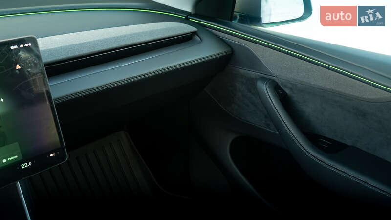 Внедорожник / Кроссовер Tesla Model Y 2025 в Киеве