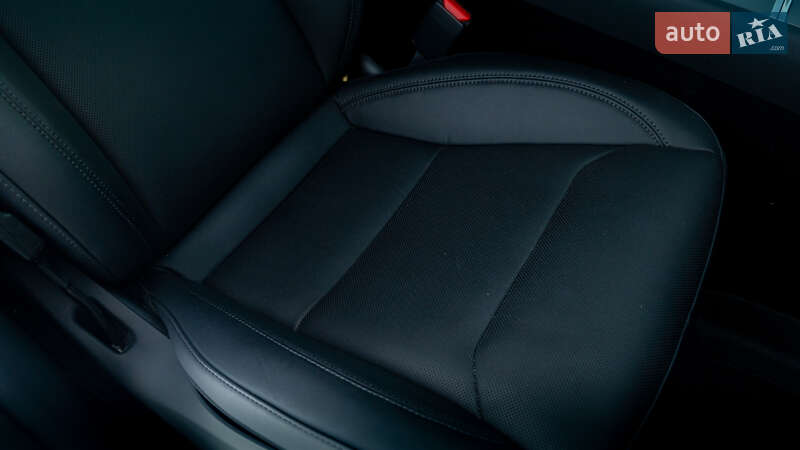 Внедорожник / Кроссовер Tesla Model Y 2025 в Киеве