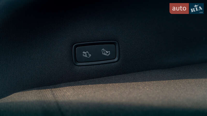 Внедорожник / Кроссовер Tesla Model Y 2025 в Киеве