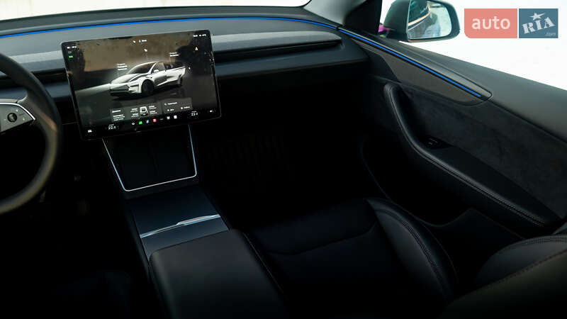 Внедорожник / Кроссовер Tesla Model Y 2025 в Киеве