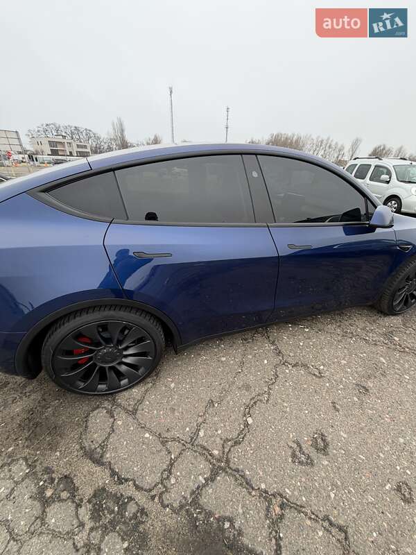Внедорожник / Кроссовер Tesla Model Y 2023 в Киеве