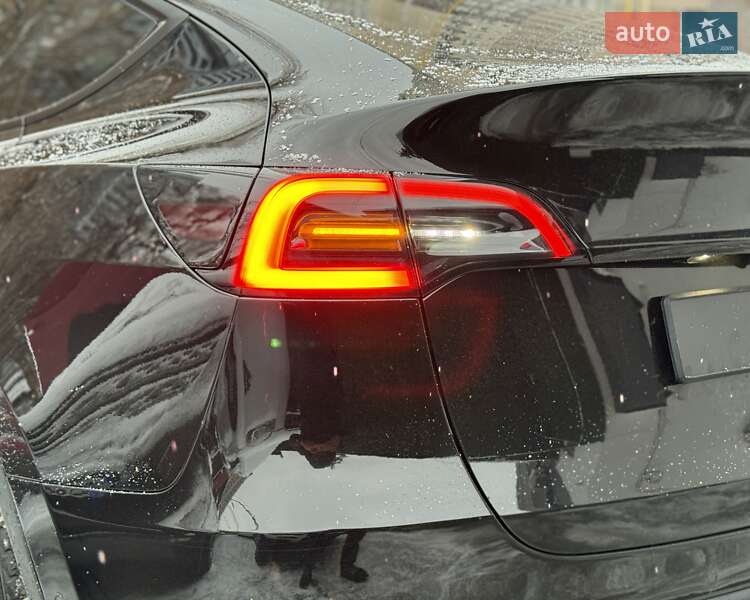 Внедорожник / Кроссовер Tesla Model Y 2021 в Киеве