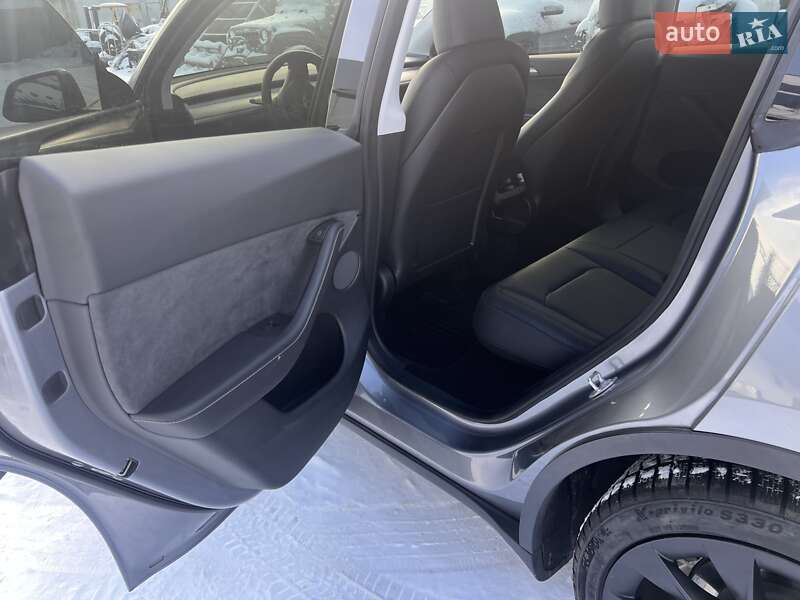Позашляховик / Кросовер Tesla Model Y 2024 в Києві