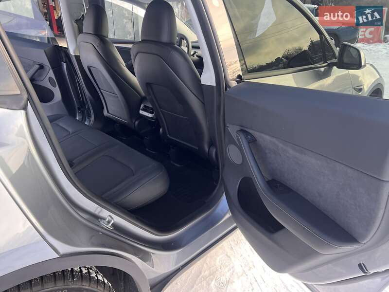 Позашляховик / Кросовер Tesla Model Y 2024 в Києві