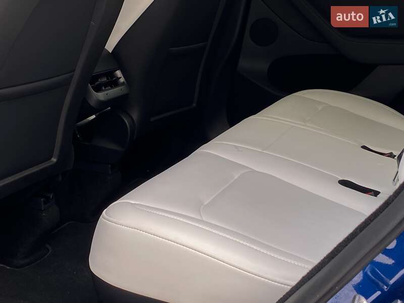 Внедорожник / Кроссовер Tesla Model Y 2024 в Киеве