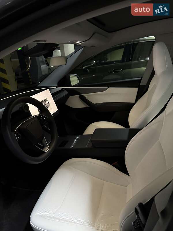 Внедорожник / Кроссовер Tesla Model Y 2025 в Киеве