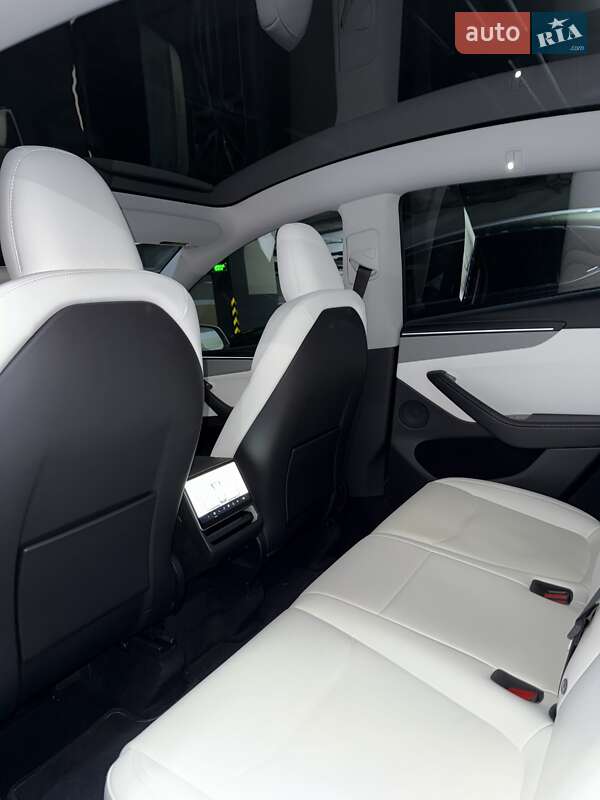 Внедорожник / Кроссовер Tesla Model Y 2025 в Киеве