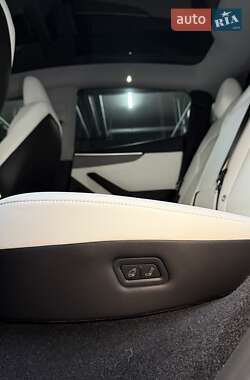 Внедорожник / Кроссовер Tesla Model Y 2025 в Киеве