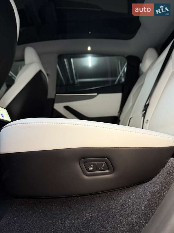 Внедорожник / Кроссовер Tesla Model Y 2025 в Киеве
