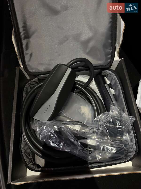 Внедорожник / Кроссовер Tesla Model Y 2025 в Киеве