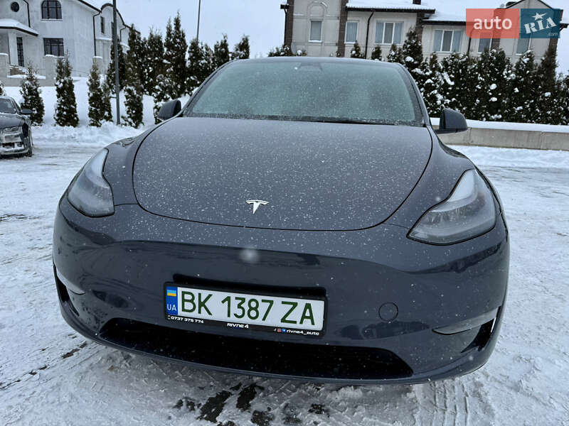 Внедорожник / Кроссовер Tesla Model Y 2023 в Ровно