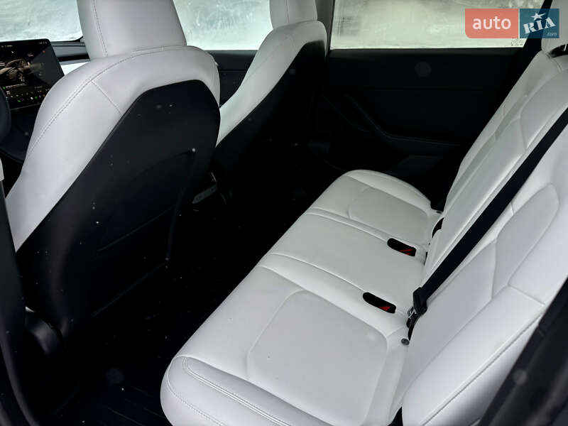 Внедорожник / Кроссовер Tesla Model Y 2023 в Ровно