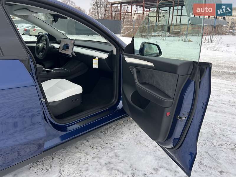 Внедорожник / Кроссовер Tesla Model Y 2025 в Богуславе