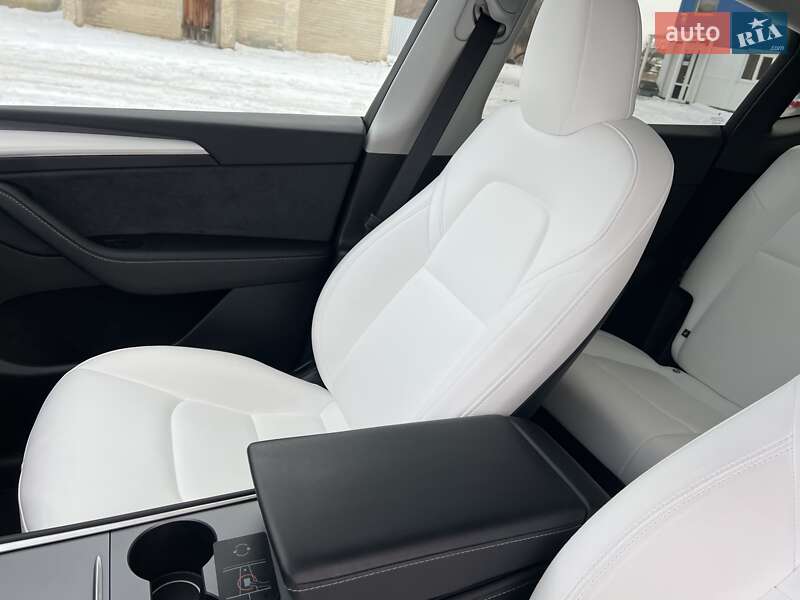 Внедорожник / Кроссовер Tesla Model Y 2025 в Богуславе