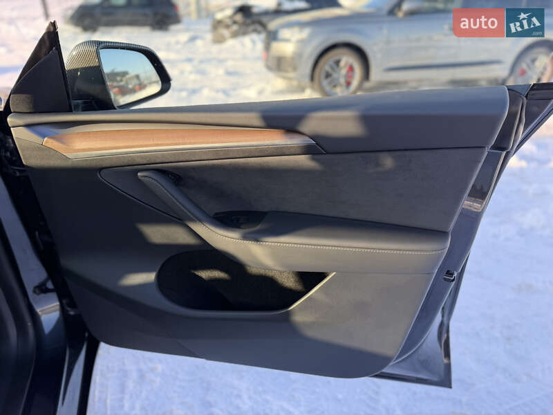 Внедорожник / Кроссовер Tesla Model Y 2024 в Львове