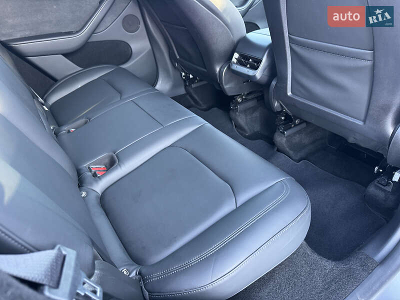 Внедорожник / Кроссовер Tesla Model Y 2023 в Стрые